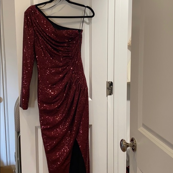 RASARIO one shoulder sequin dress in burgundy - Picture 4 of 7